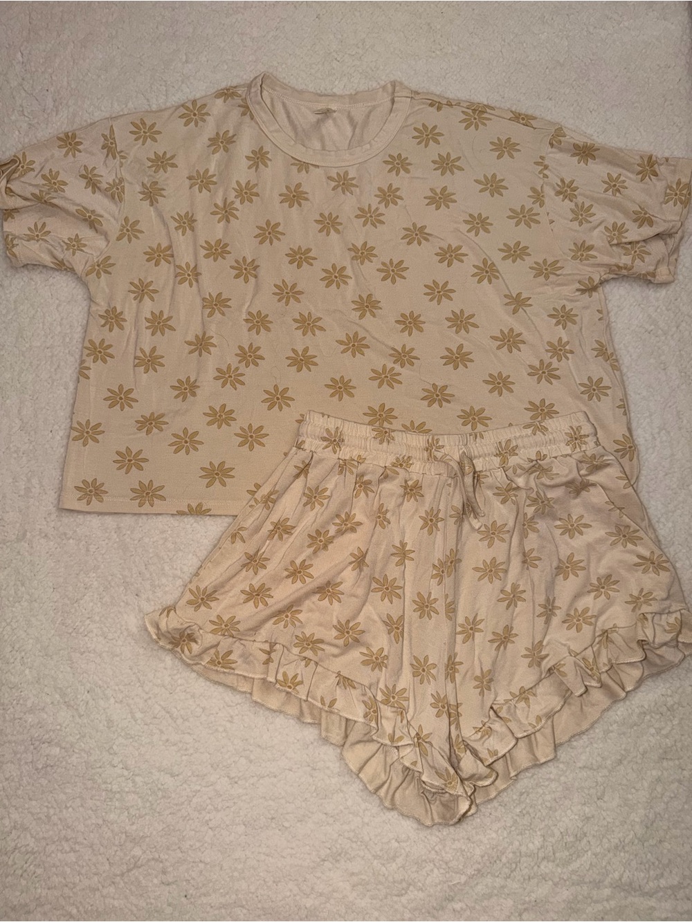 Rylee + Cru Mosie Lounge Set – Daisy Print (Top & Ruffled Shorts) | Size 14